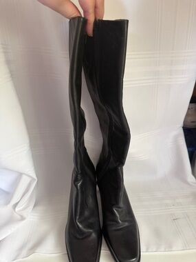 Black Knee-High Heeled Leather Boots